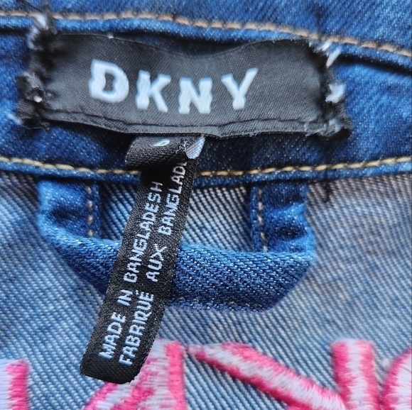 DKNY Girl's 4 Long Sleeve Snap Button  Denim Jacket Blue Pink Logo EUC - Picture 4 of 6